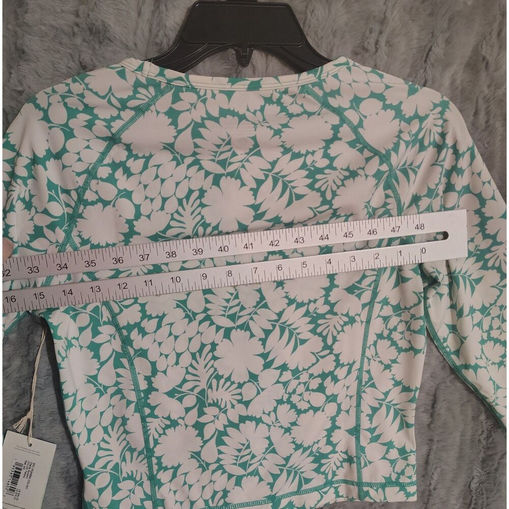 NWT Carve Designs Charlie Sunshirt Size M Felicity Rashgaurd Beach Swimsuit - Picture 9 of 10
